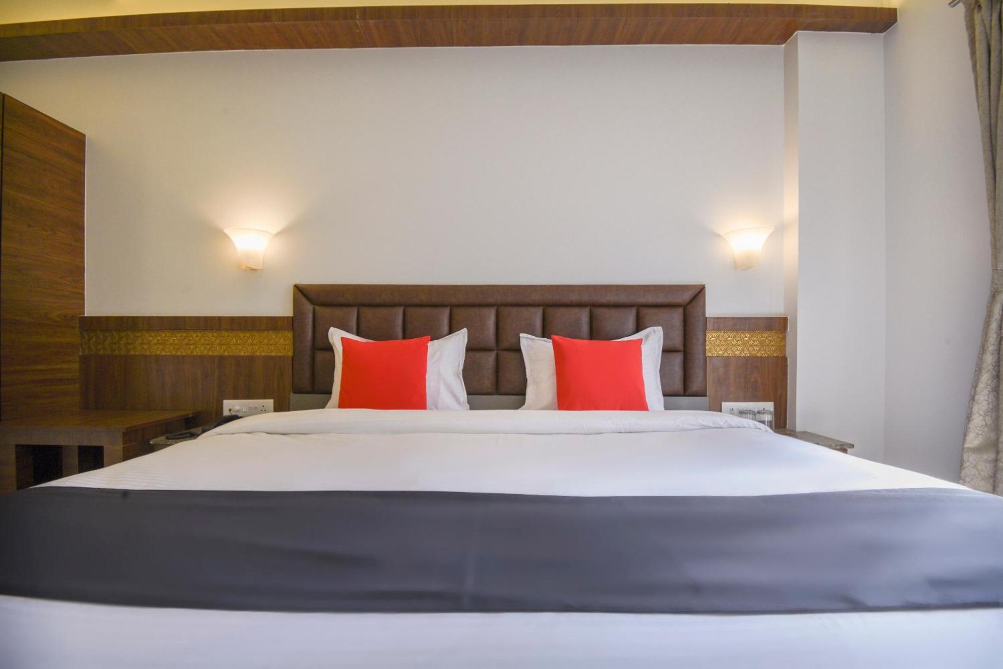Oyo Flagship Hotel Shreeyash Executive Mangvadi Esterno foto