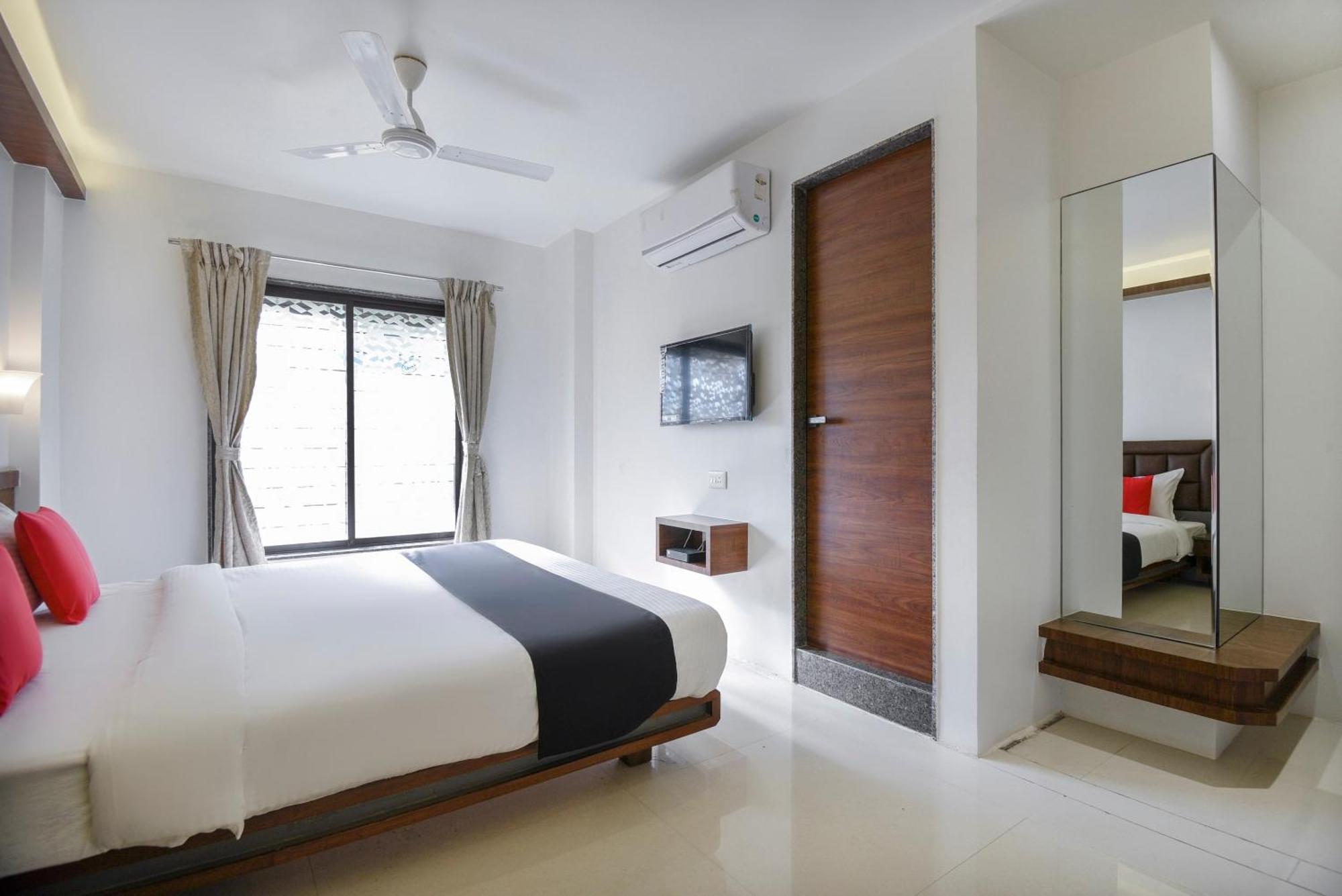 Oyo Flagship Hotel Shreeyash Executive Mangvadi Esterno foto