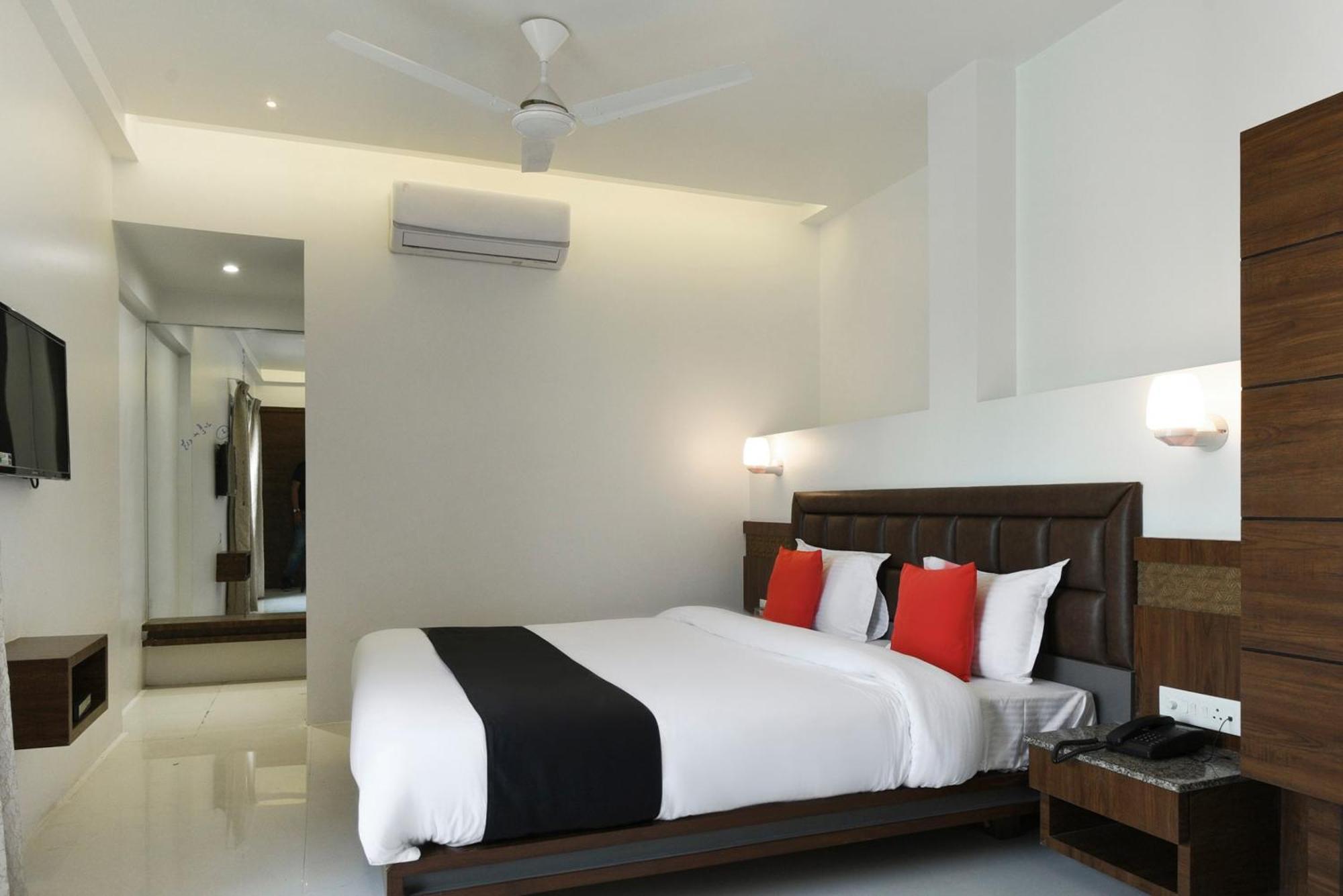 Oyo Flagship Hotel Shreeyash Executive Mangvadi Esterno foto