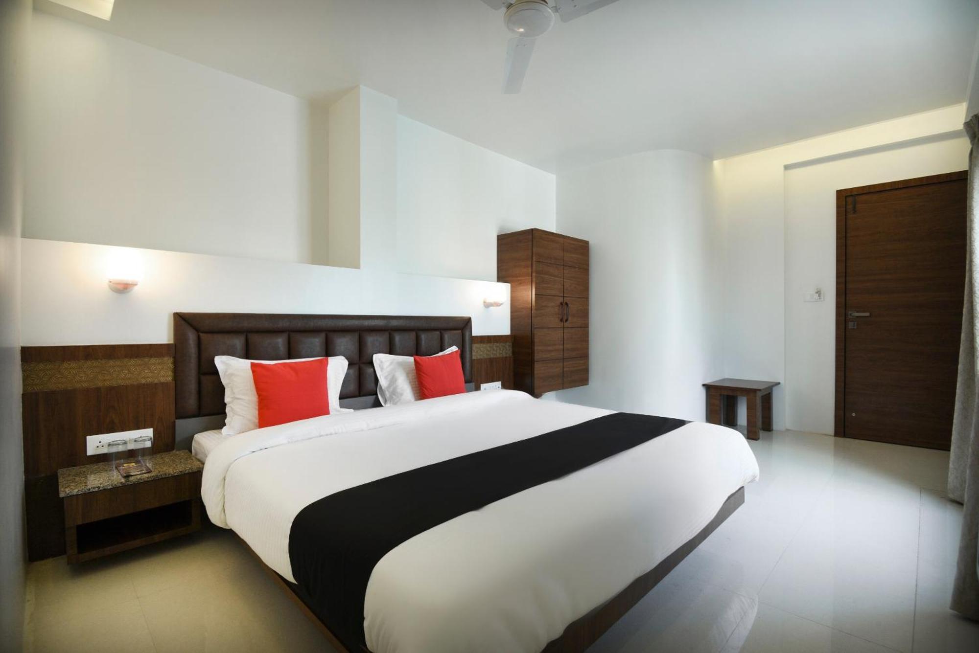 Oyo Flagship Hotel Shreeyash Executive Mangvadi Esterno foto