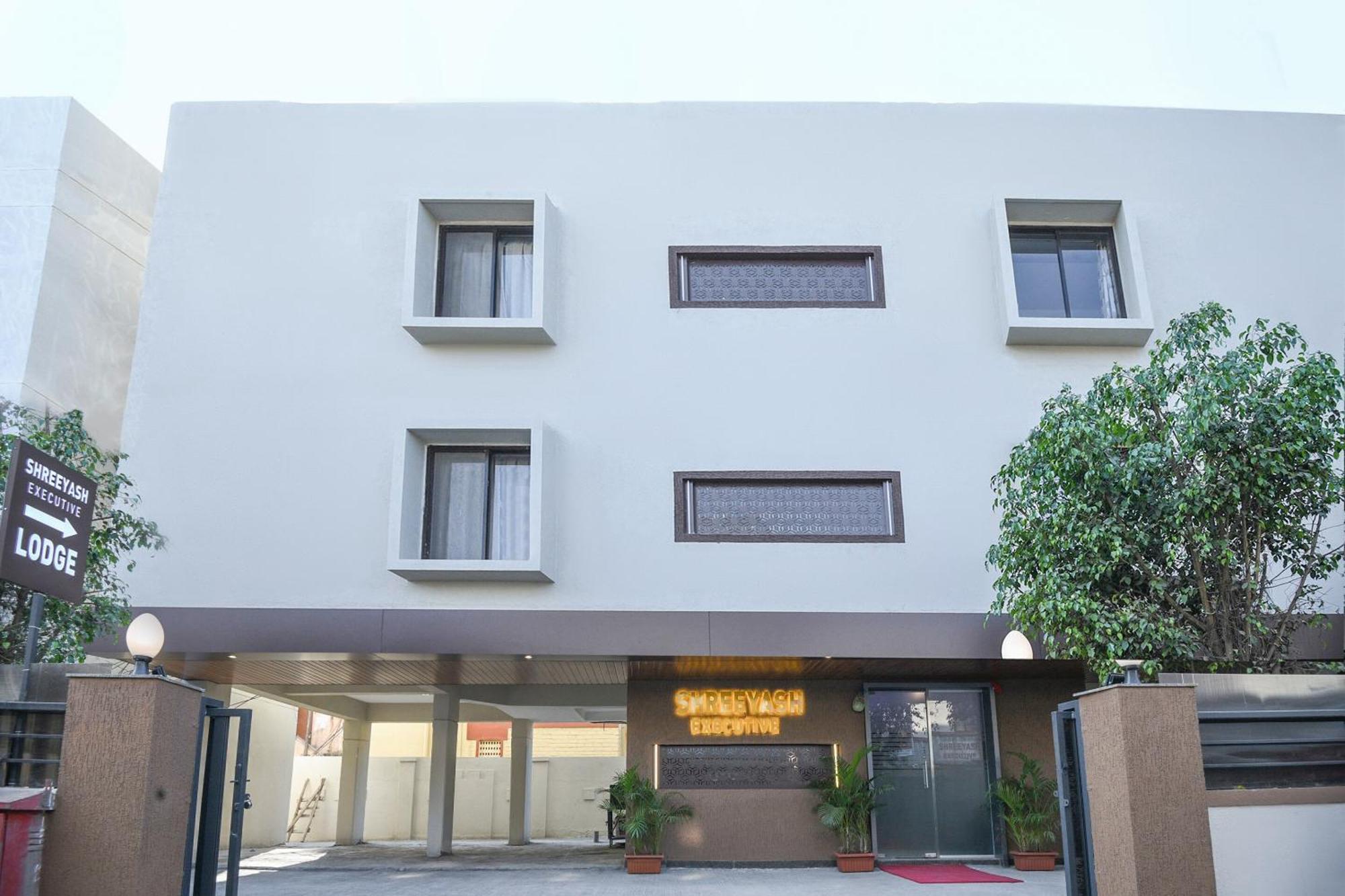 Oyo Flagship Hotel Shreeyash Executive Mangvadi Esterno foto